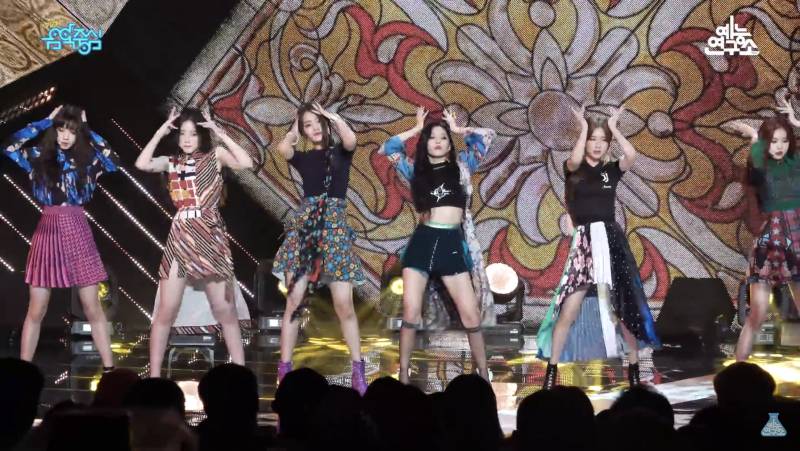 가운처럼 걸치는 옷 이름 아는 익ㅠㅠㅠㅠ | 인스티즈