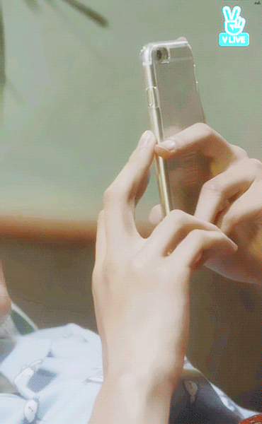 변백현 표정관리 넘 못하는데용 | 인스티즈