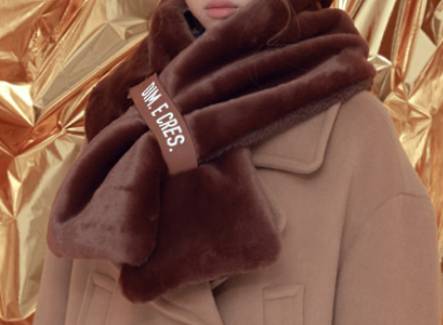 혹시 딤에크레스 퍼 목도리 있는 사람 있어? | 인스티즈