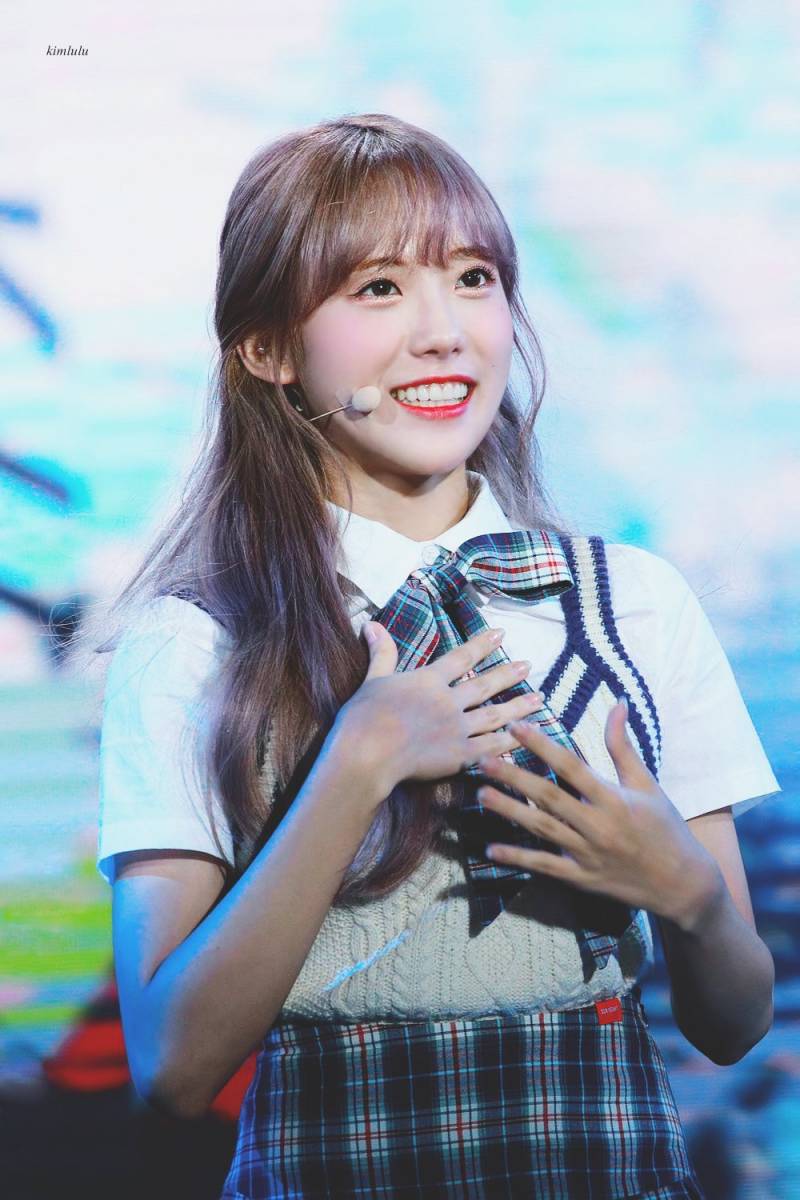 연예인 사진이깅 한데 이런 머리색 하려면 탈색 최소 몇 번 정도 해야할까 !! | 인스티즈