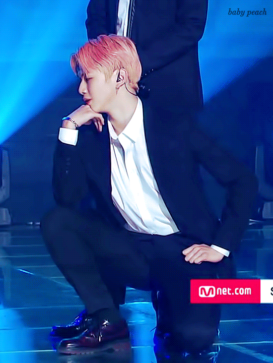 강다니엘만이 단추몇개씩 푸를수 있는것,,, | 인스티즈