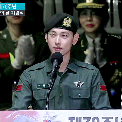 살면서 이렇게 잘생긴 군인본적 없다 | 인스티즈