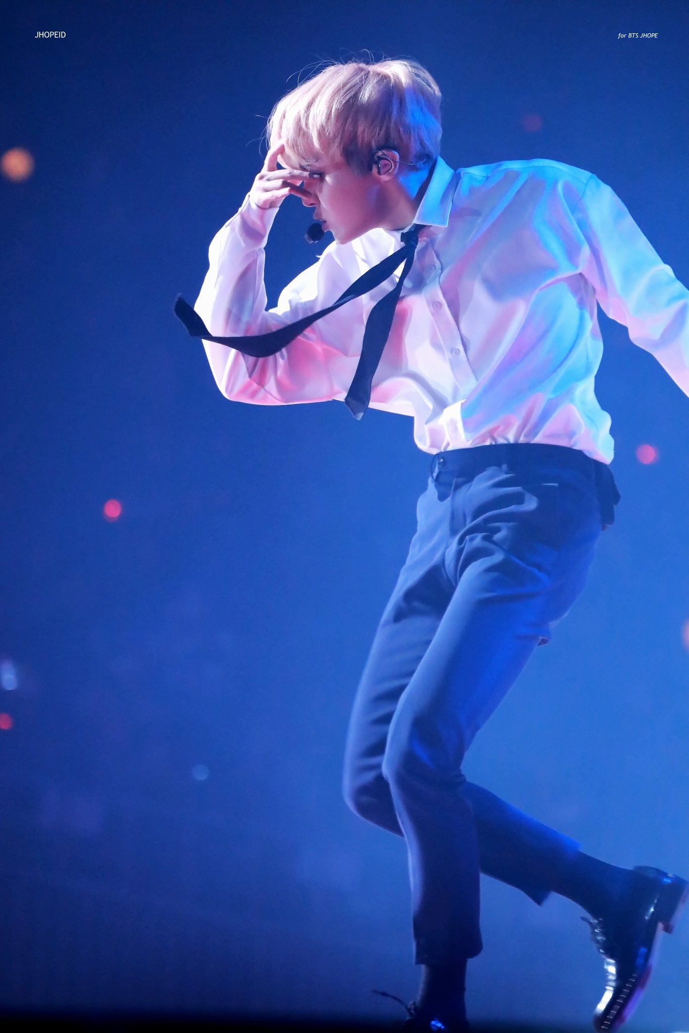 방탄 제이홉 독무 추면서 흰셔츠에 넥타이 휘날리는 거 | 인스티즈