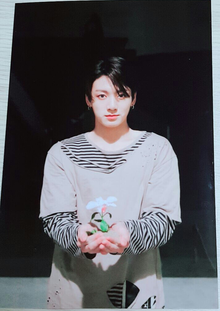 전시회 인화사진으로 보는 3년 전이나 지금이나 애기인 방탄 정국 | 인스티즈