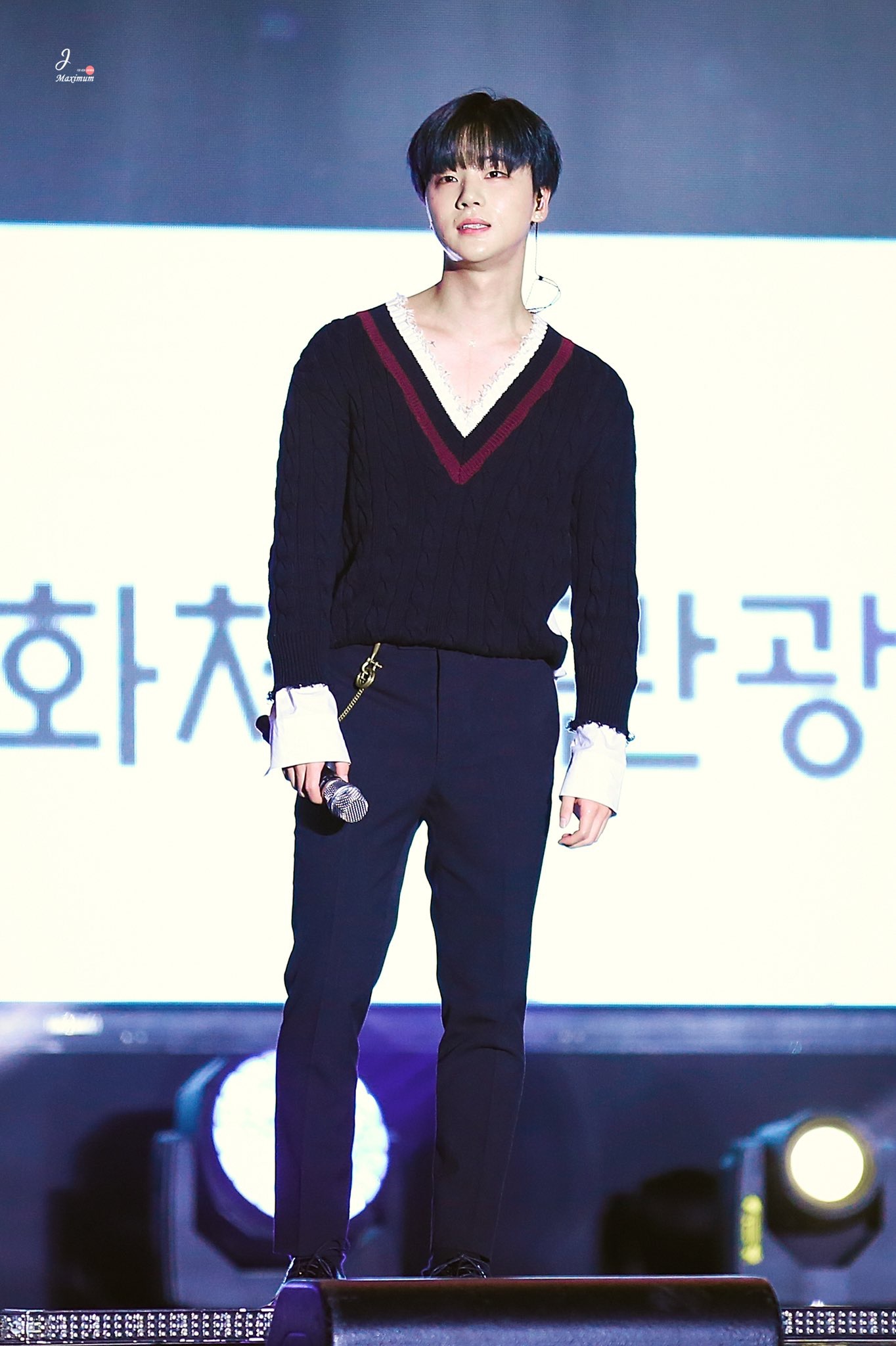 진짜 얘 혼자 있으면 180 이다 | 인스티즈