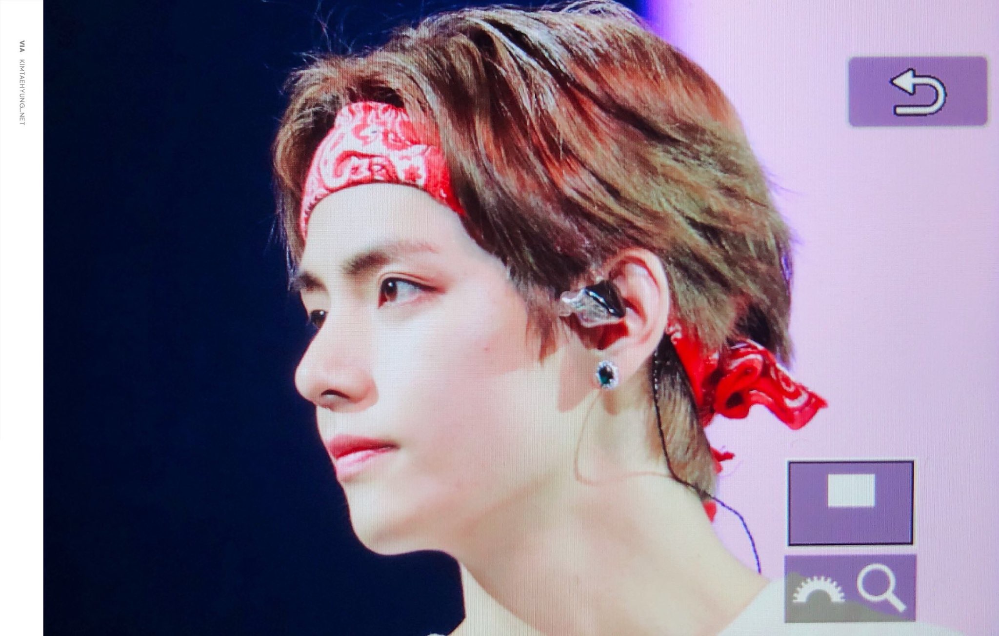 뷔 진짜 하관 짧다... 이목구비 뽝인데 애기같아 | 인스티즈