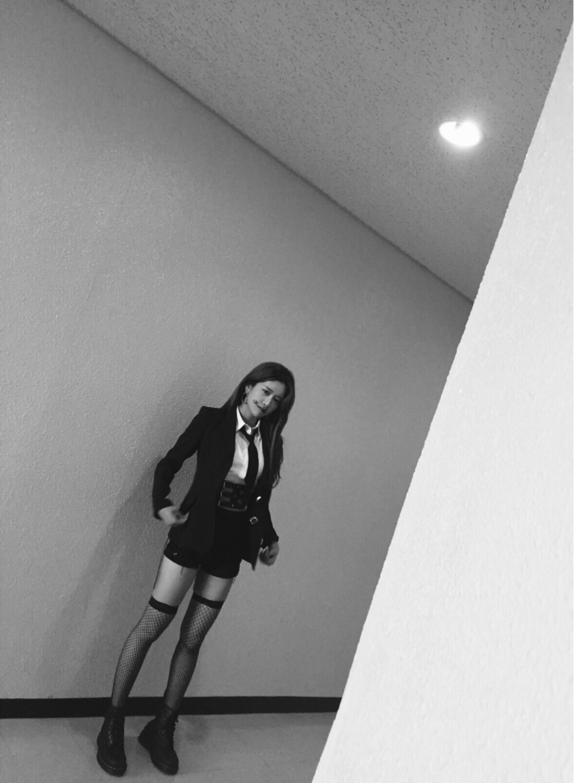 여돌한테 이렇게 하네스 덕지덕지 입히는 거 처음 봄 | 인스티즈