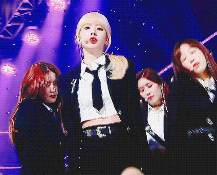 여돌한테 이렇게 하네스 덕지덕지 입히는 거 처음 봄 | 인스티즈