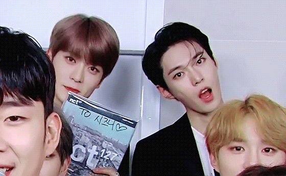 애기부부 사진 뿌리기 💛💚 | 인스티즈