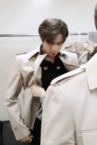 키 180 언저리에 눈은 무쌍이고 어깨는 넓고 얼굴은 청초하게 생김 이런 사람이 있겠냐고? | 인스티즈