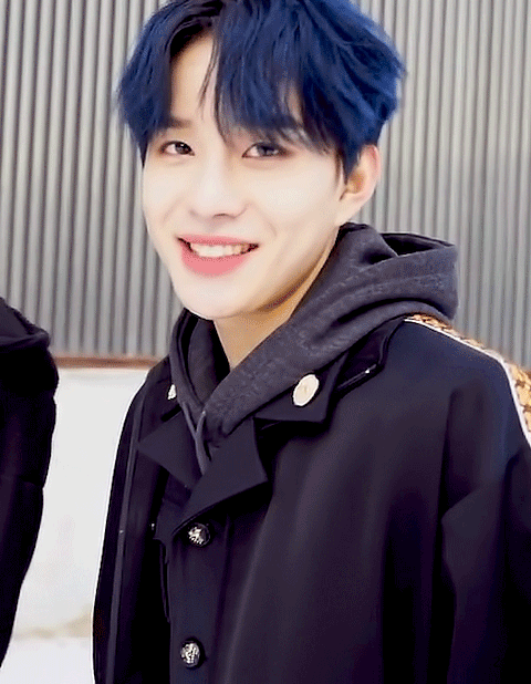 [잡담] 김정우는 어떤 염색을 하든 다 잘 어울려서 고를 수가 없다 | 인스티즈