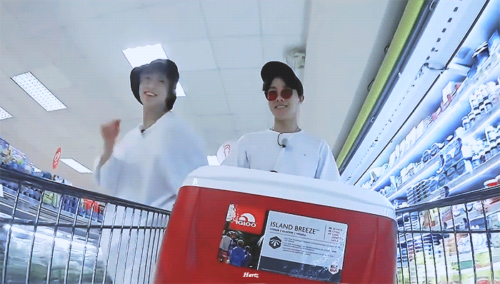 마트가서 호비형한테 치대는 방탄 막내 볼사람 | 인스티즈