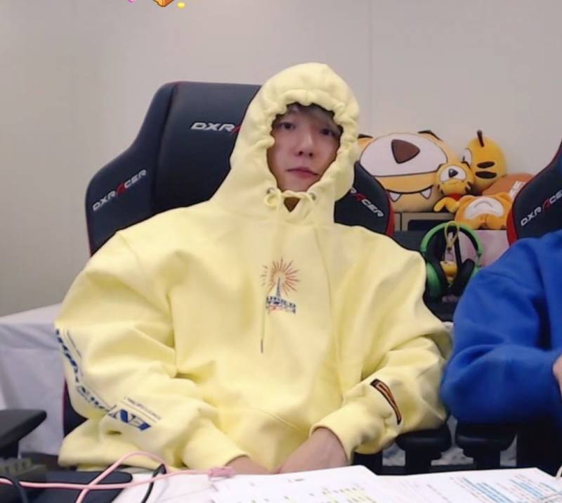 둘 중 하나만 골라줘라!!!! 후드티랑 아노락!! | 인스티즈