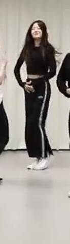 이분이 입은 옆트임 트레이닝복 바지같은 옷 정보좀 아는사람??ㅠㅠ | 인스티즈