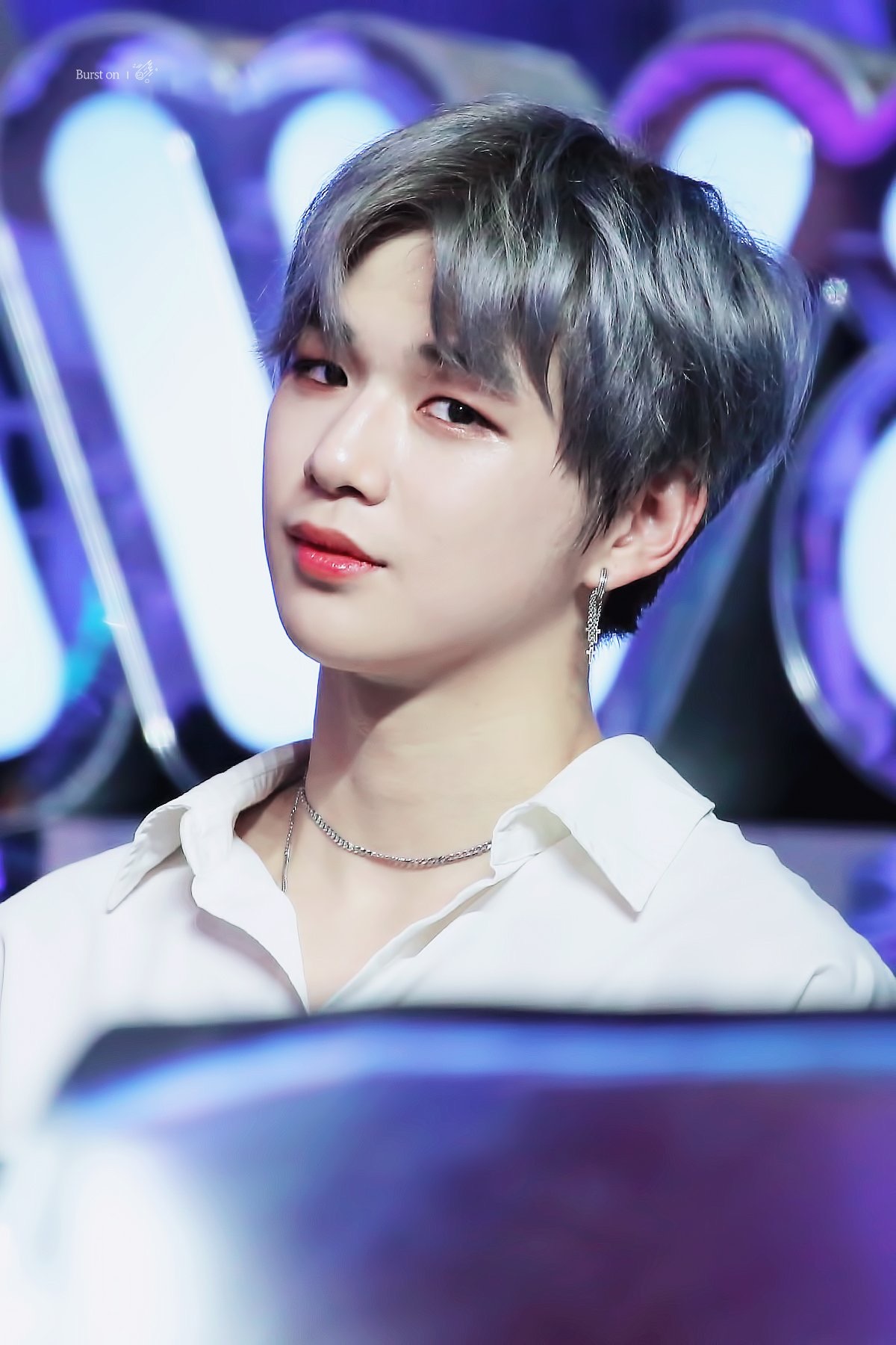 강다니엘 머리듀스하면 은발이 1위다 아님???? | 인스티즈