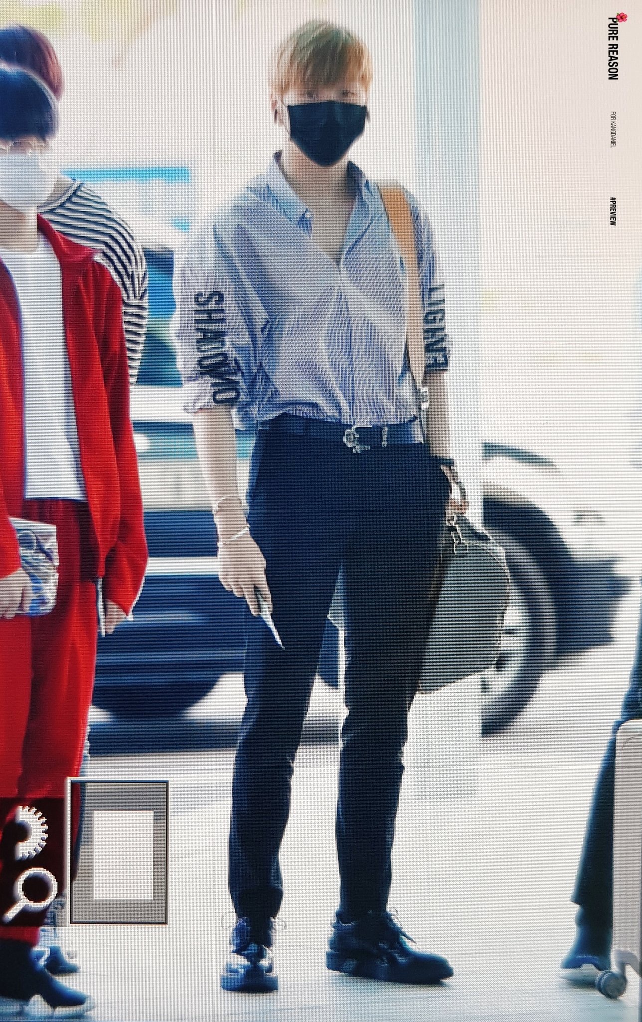 강다니엘만이 단추몇개씩 푸를수 있는것,,, | 인스티즈