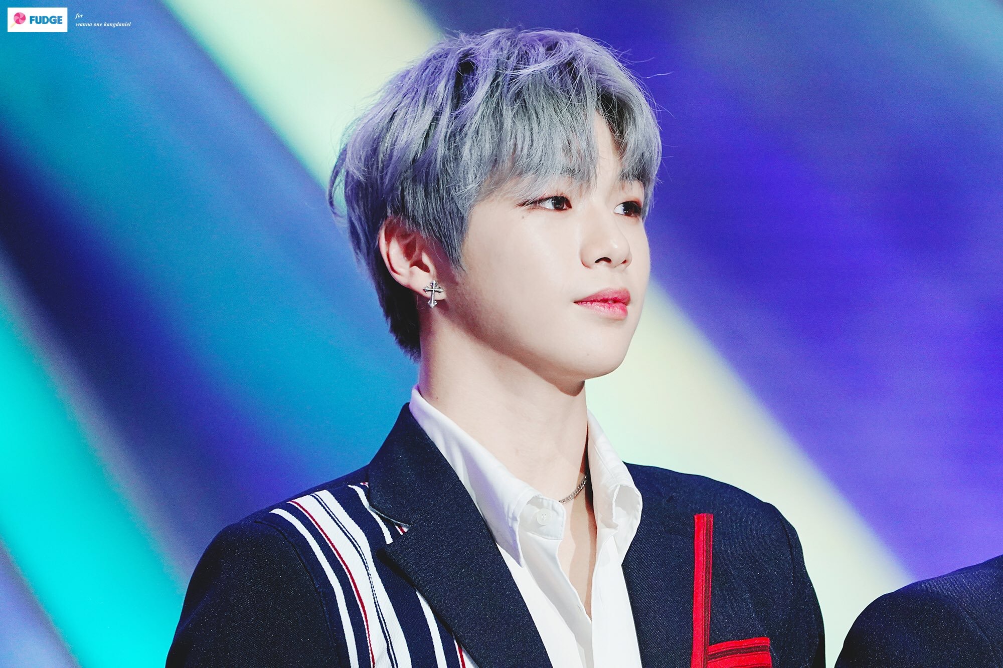 강다니엘 머리듀스하면 은발이 1위다 아님???? | 인스티즈