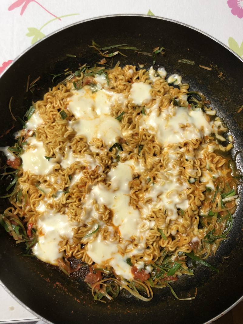 요섹남 야식 먹는 중 40 | 인스티즈