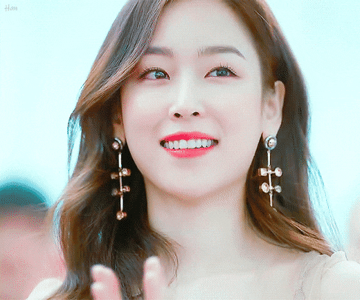 뷰인사 이 장면 짧게 나온거 내가 다 아쉬움 서현진 착장+미모 둘다 갓벽했는데.. | 인스티즈