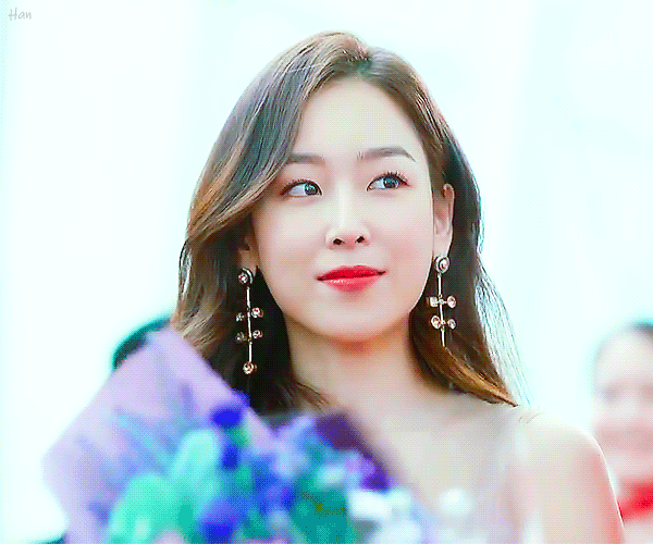 뷰인사 이 장면 짧게 나온거 내가 다 아쉬움 서현진 착장+미모 둘다 갓벽했는데.. | 인스티즈