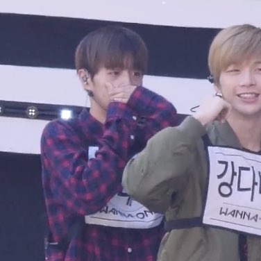 리허설 때 대휘 파트에서 멈췄는데 왜 다니엘이 웃고 대휘는 헉 했는지 이제 알았어 나ㅋㅋㅋㅋㅋㅋㅋ | 인스티즈