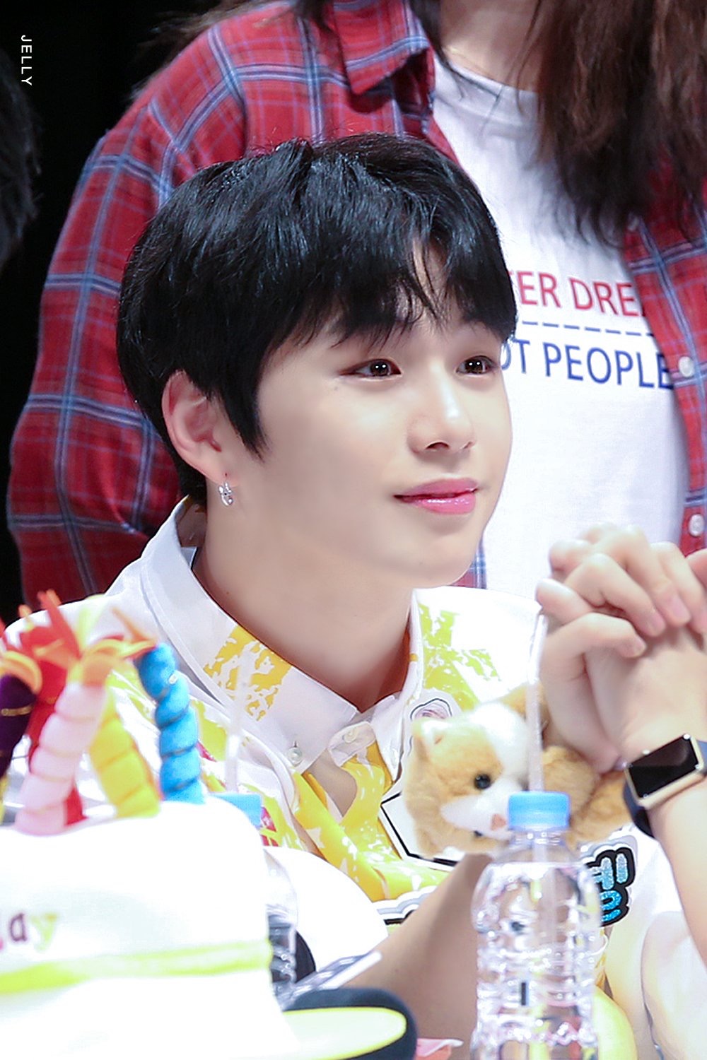 강다니엘은 무슨머리를해도 잘어울려,, | 인스티즈