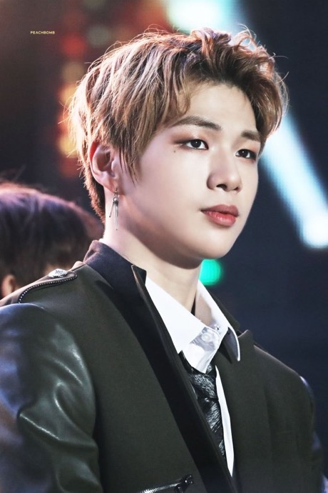 강다니엘 이마 너무이ㅃㅓ,, | 인스티즈