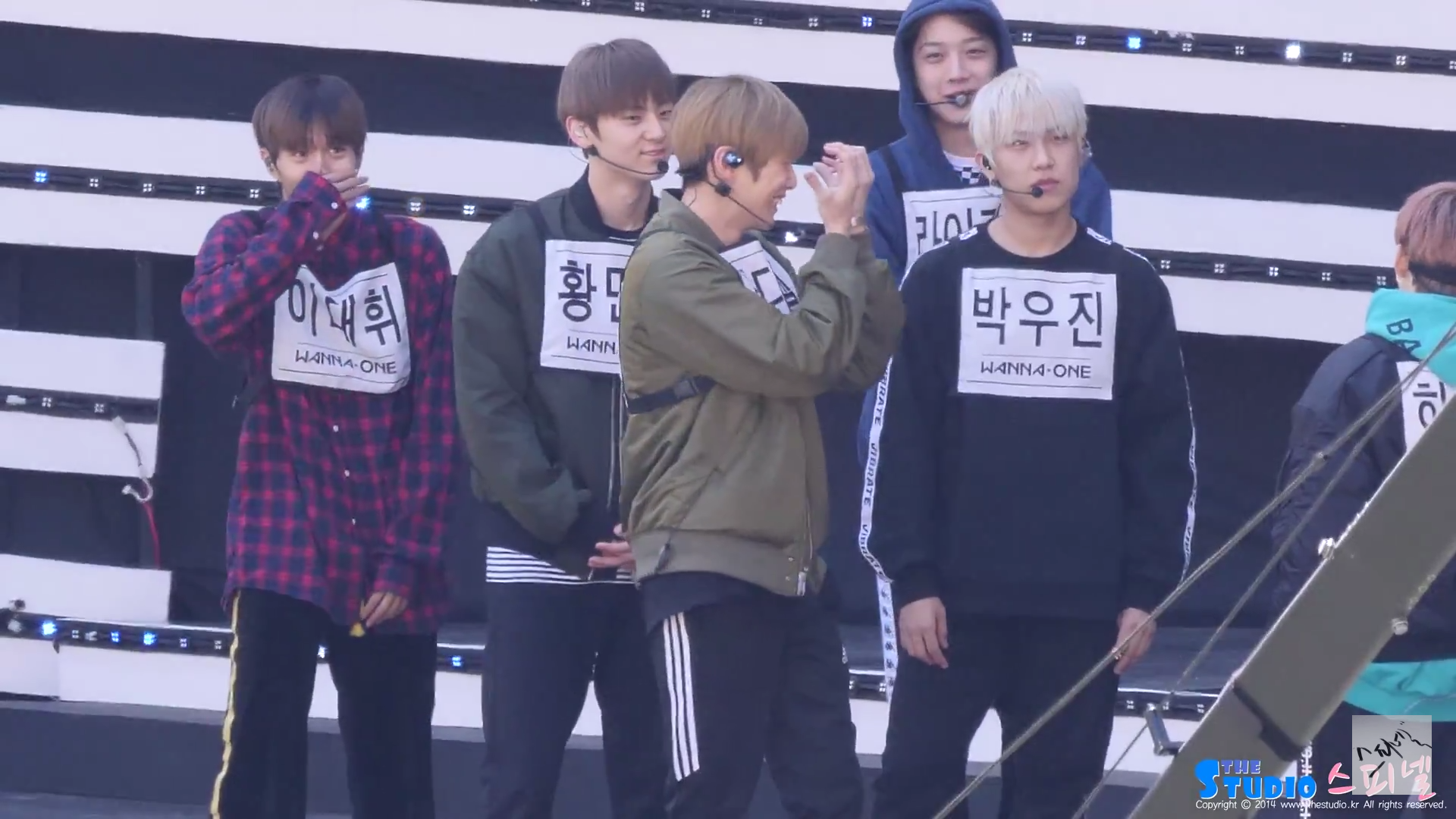 리허설 때 대휘 파트에서 멈췄는데 왜 다니엘이 웃고 대휘는 헉 했는지 이제 알았어 나ㅋㅋㅋㅋㅋㅋㅋ | 인스티즈