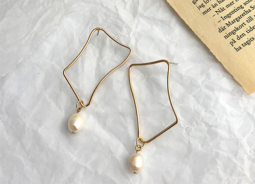 다양한 스타일의 귀걸이와 귀찌를 1000원~5500원에 판매해요!!120여종 | 인스티즈