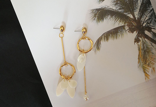 다양한 스타일의 귀걸이와 귀찌를 1000원~5500원에 판매해요!!120여종 | 인스티즈