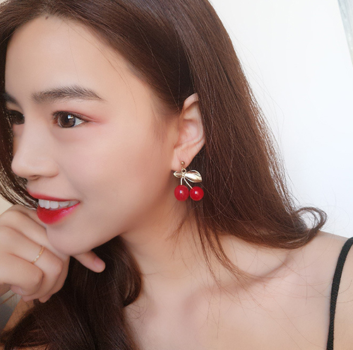 다양한 스타일의 귀걸이와 귀찌를 1000원~5500원에 판매해요!!120여종 | 인스티즈