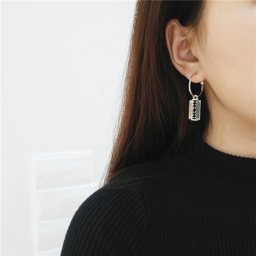 다양한 스타일의 귀걸이와 귀찌를 1000원~5500원에 판매해요!!120여종 | 인스티즈