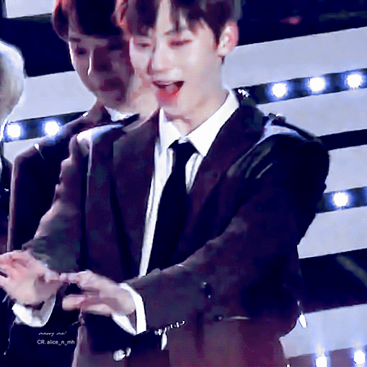 약간 뉴이스트 황민현 뭐라고 해야하나,...? | 인스티즈