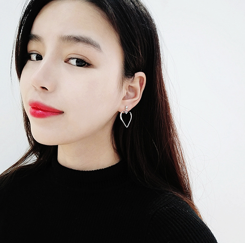 다양한 스타일의 귀걸이와 귀찌를 1000원~5500원에 판매해요!!120여종 | 인스티즈