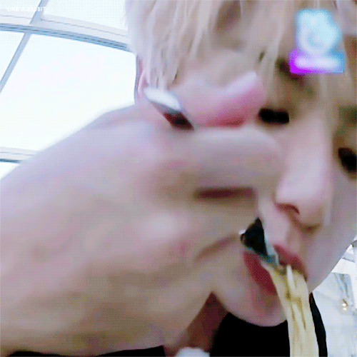 난 정국이 뭐 먹는거만 보면 귀여워서 미쳐버릴것같애 | 인스티즈