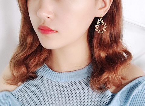 다양한 스타일의 귀걸이와 귀찌를 1000원~5500원에 판매해요!!120여종 | 인스티즈