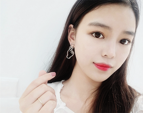다양한 스타일의 귀걸이와 귀찌를 1000원~5500원에 판매해요!!120여종 | 인스티즈