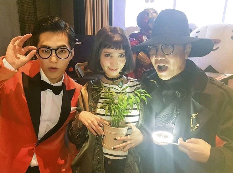 ㅇㄴ 이사진에 엑소 3명이나 있엌ㅋㅋㅋㅋㅋㅋㅋㅋㅋㅋㅋㅋㅋㅋㅋㅋ | 인스티즈