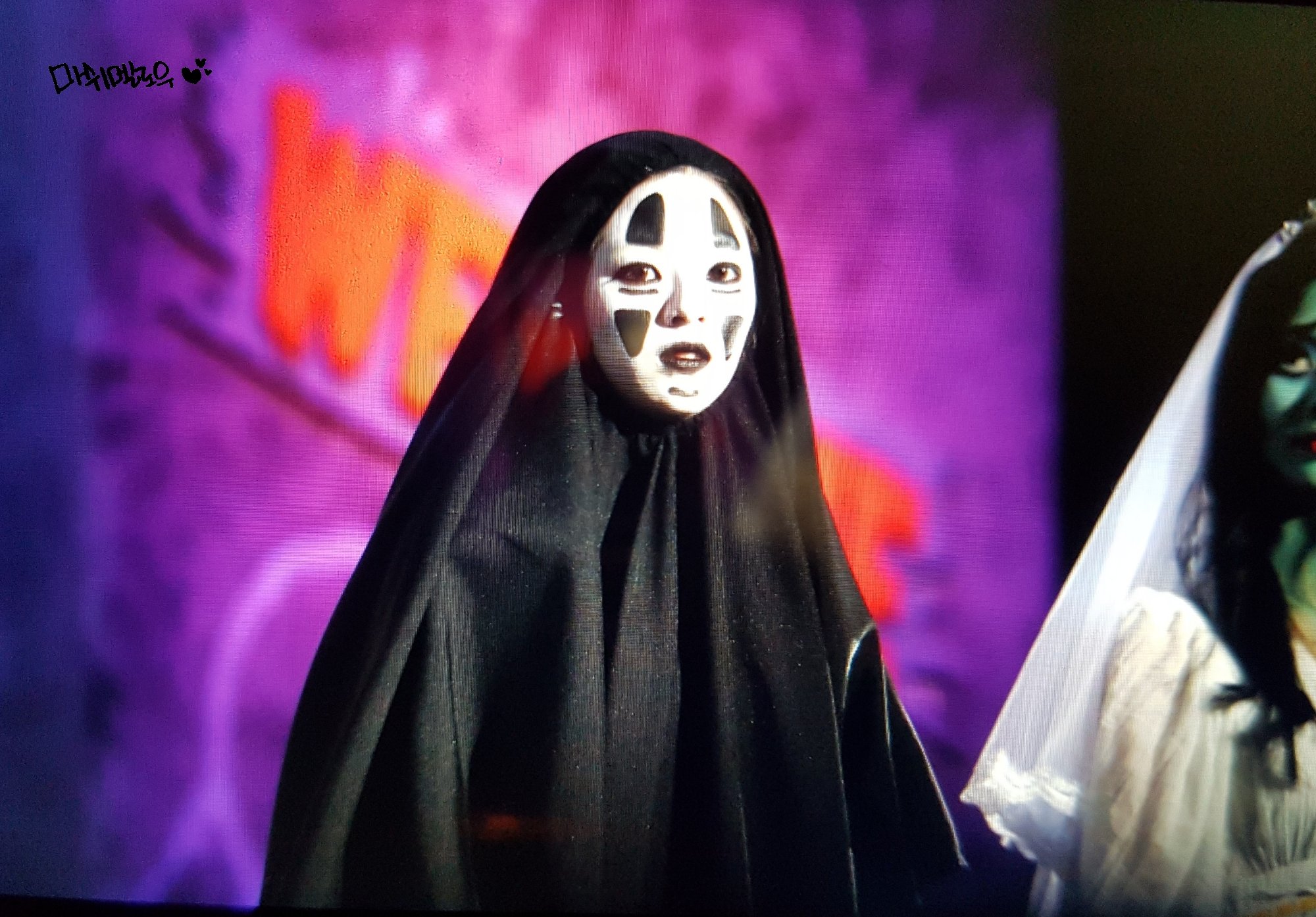 다른 멤버 얼굴 보고 비웃는 트와이스 정연 | 인스티즈