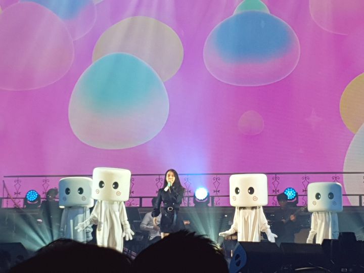 아이유 콘서트 실황 사진ㅋㅋㅋㅋㅋㅋㅋ미친닼ㅋㅋ (ㅅㅍㅈㅇ) | 인스티즈