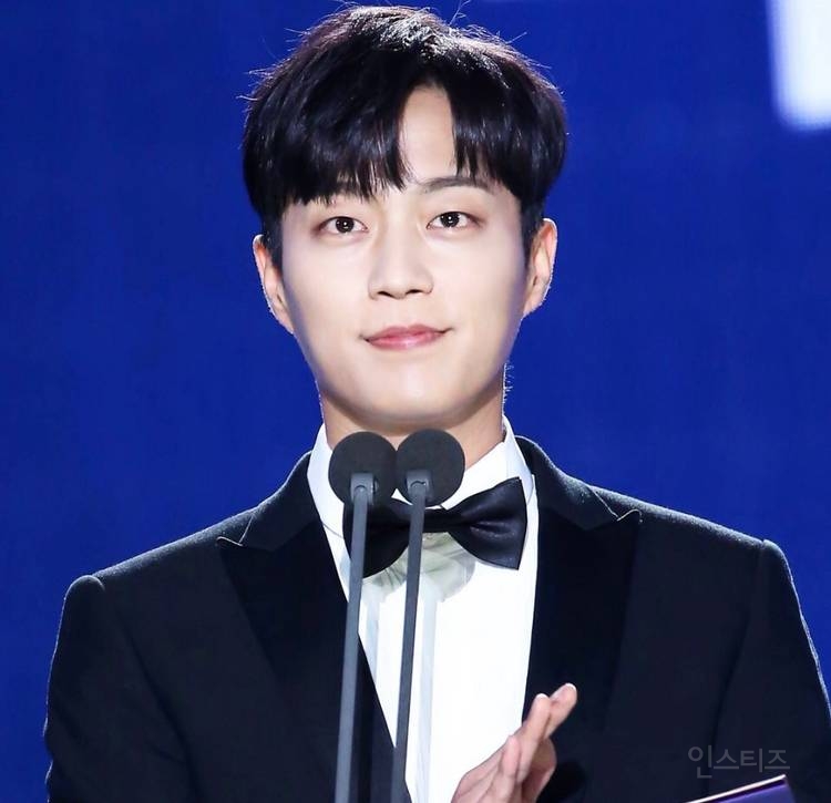 윤두준 이사진 ㄹㅇ 울엄마 프리패스 사진이다ㅔ | 인스티즈