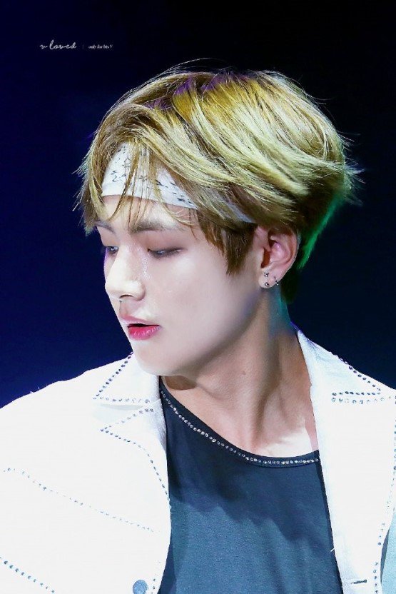 방탄 뷔는 내기준 이 각도가 제일 얼굴 느낌이 사는듯 | 인스티즈