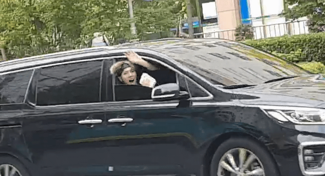 이민혁 퇴근하는데 진짜 신나보여 ㅋㅋㅋㄲㄱㅋㅋ | 인스티즈