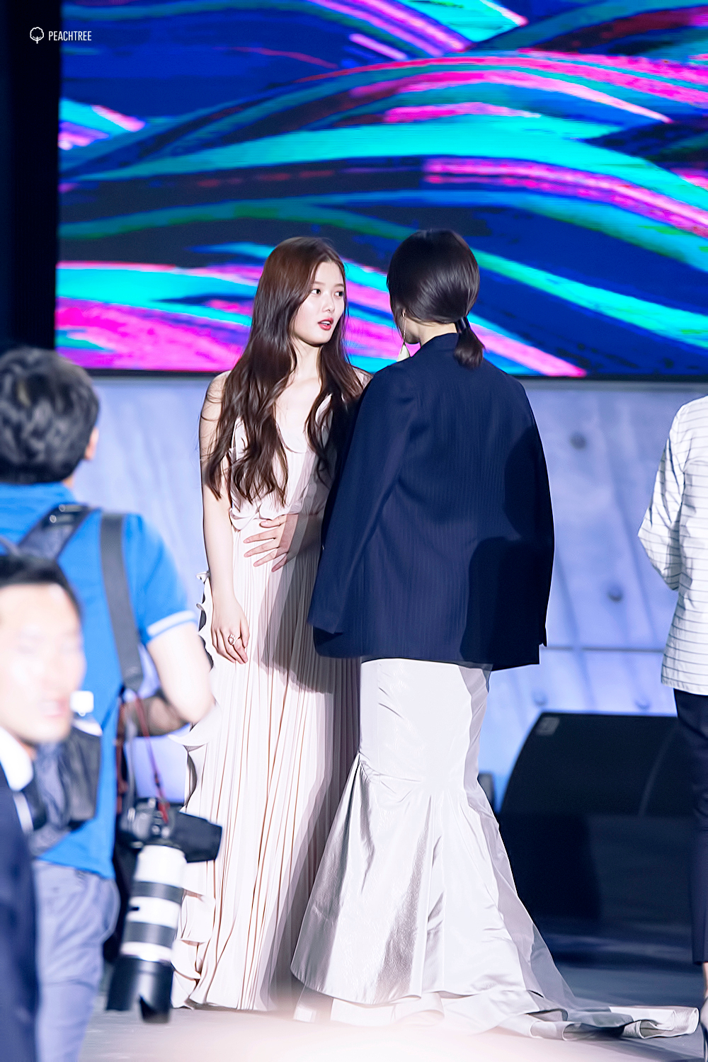 나는 내배우님이 다른 여배우님들이랑 같이 있는 모먼트가 너무 죠은 사람... | 인스티즈