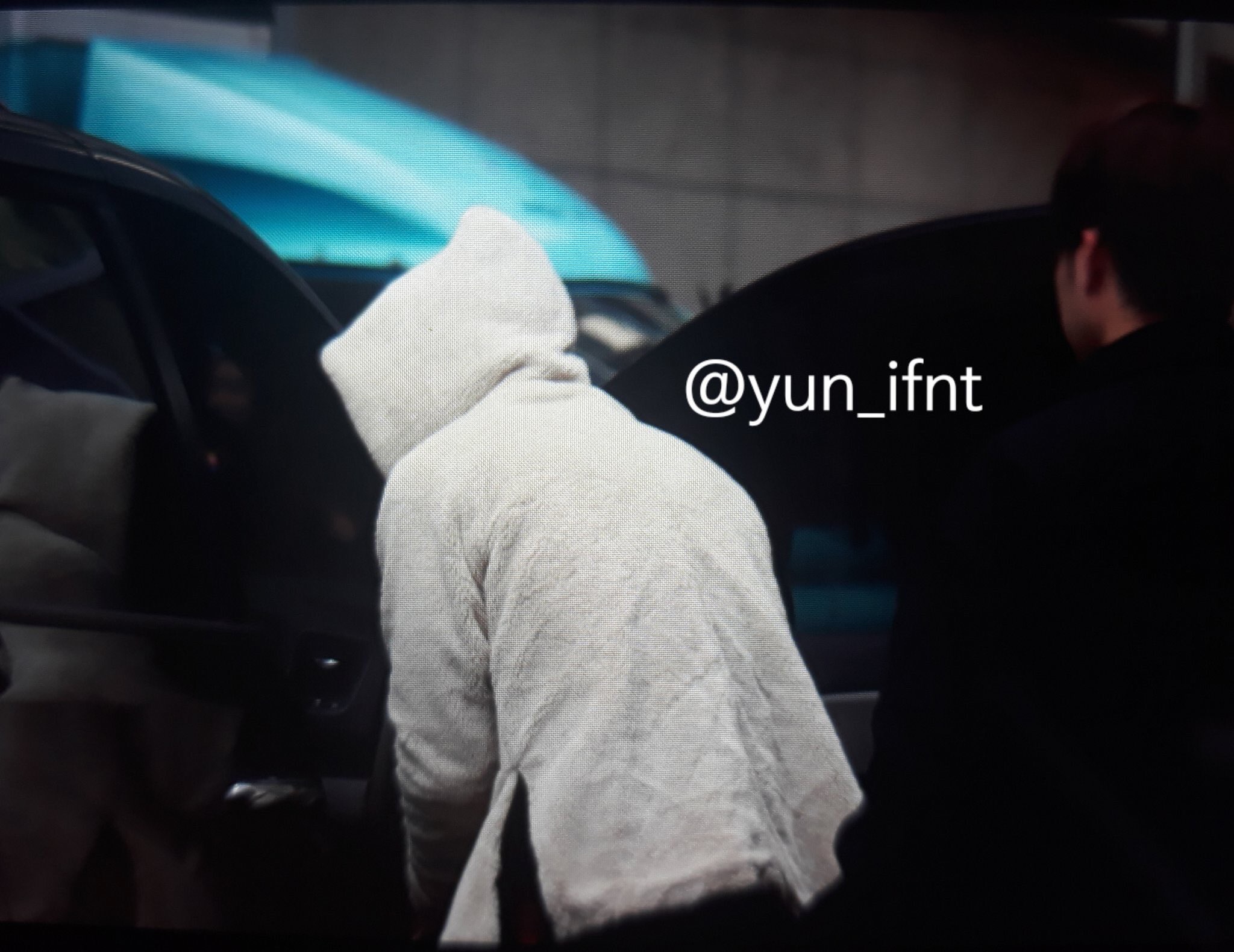 생머리에 양털후드집업...이거 거의 팬들 덕통사당하라는거 아님?ㅠㅠㅠㅠ(주어 남우현) | 인스티즈