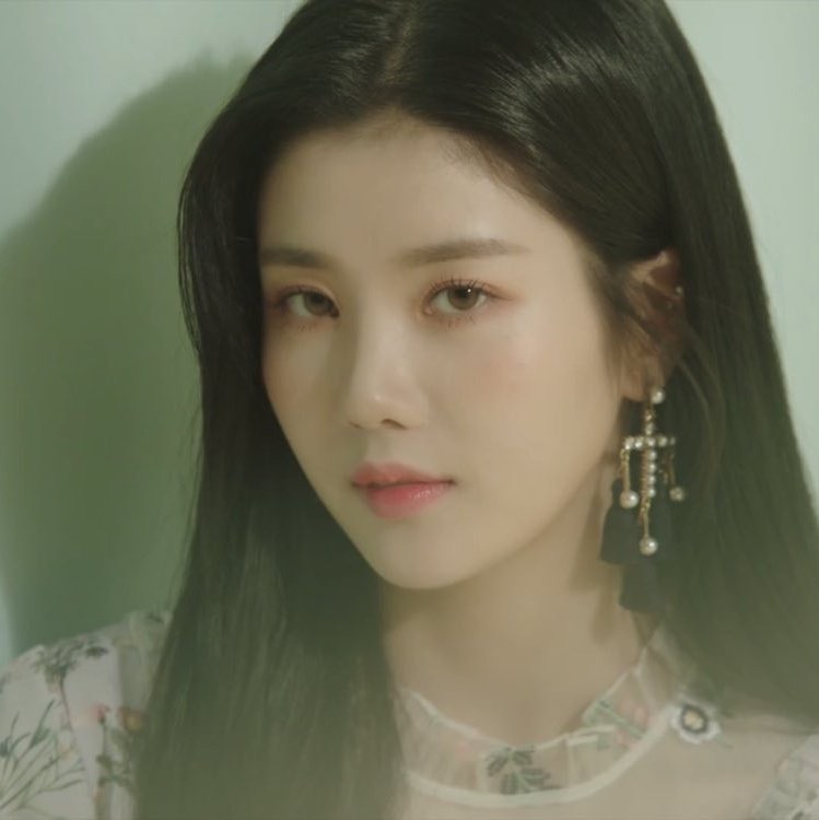 권은비 언니 진짜 잘생겼네 대박 각이다 | 인스티즈