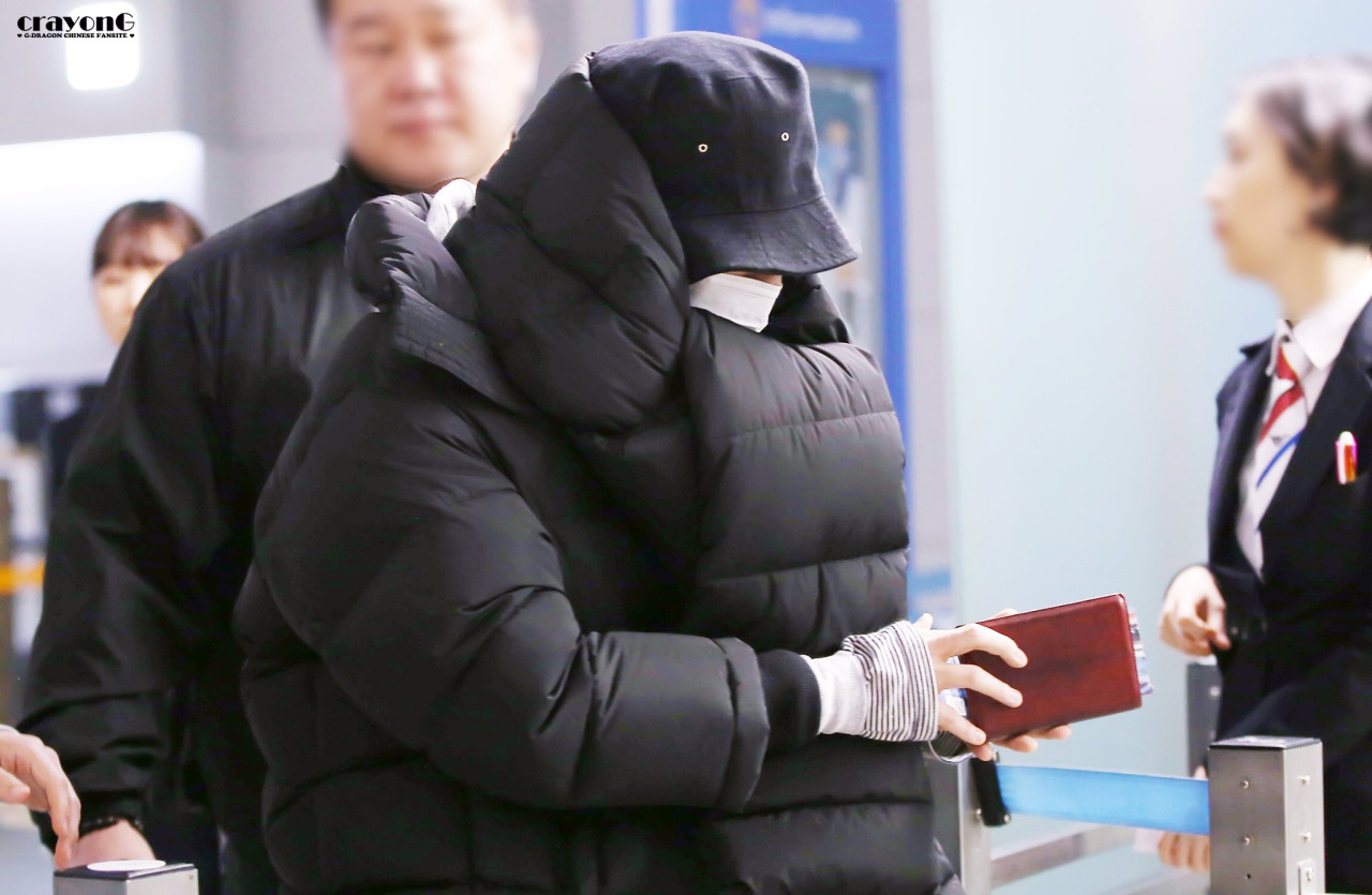 그러고 보니 이 옷도 발렌시아가 였다 | 인스티즈