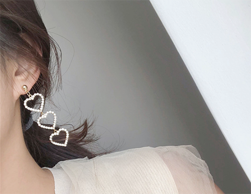 다양한 스타일의 귀걸이와 귀찌를 1000원~5500원에 판매해요!!120여종 | 인스티즈