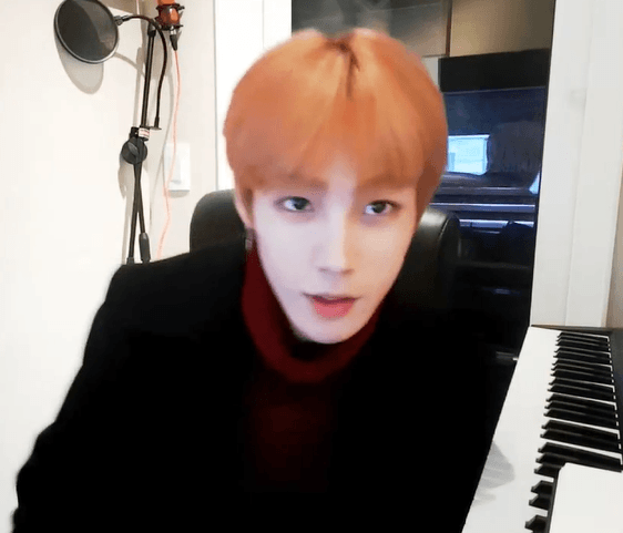 오늘자 뮤직뱅크 출근길 노윤호.jpgif | 인스티즈