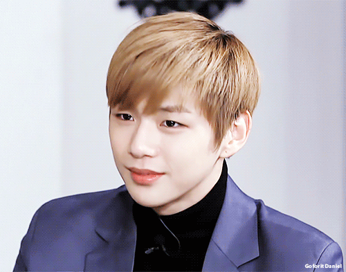 진짜 턱 보험들어야하는 남돌 둘 | 인스티즈